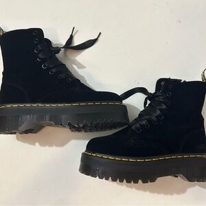 Dr. Martens Jaden black velvet